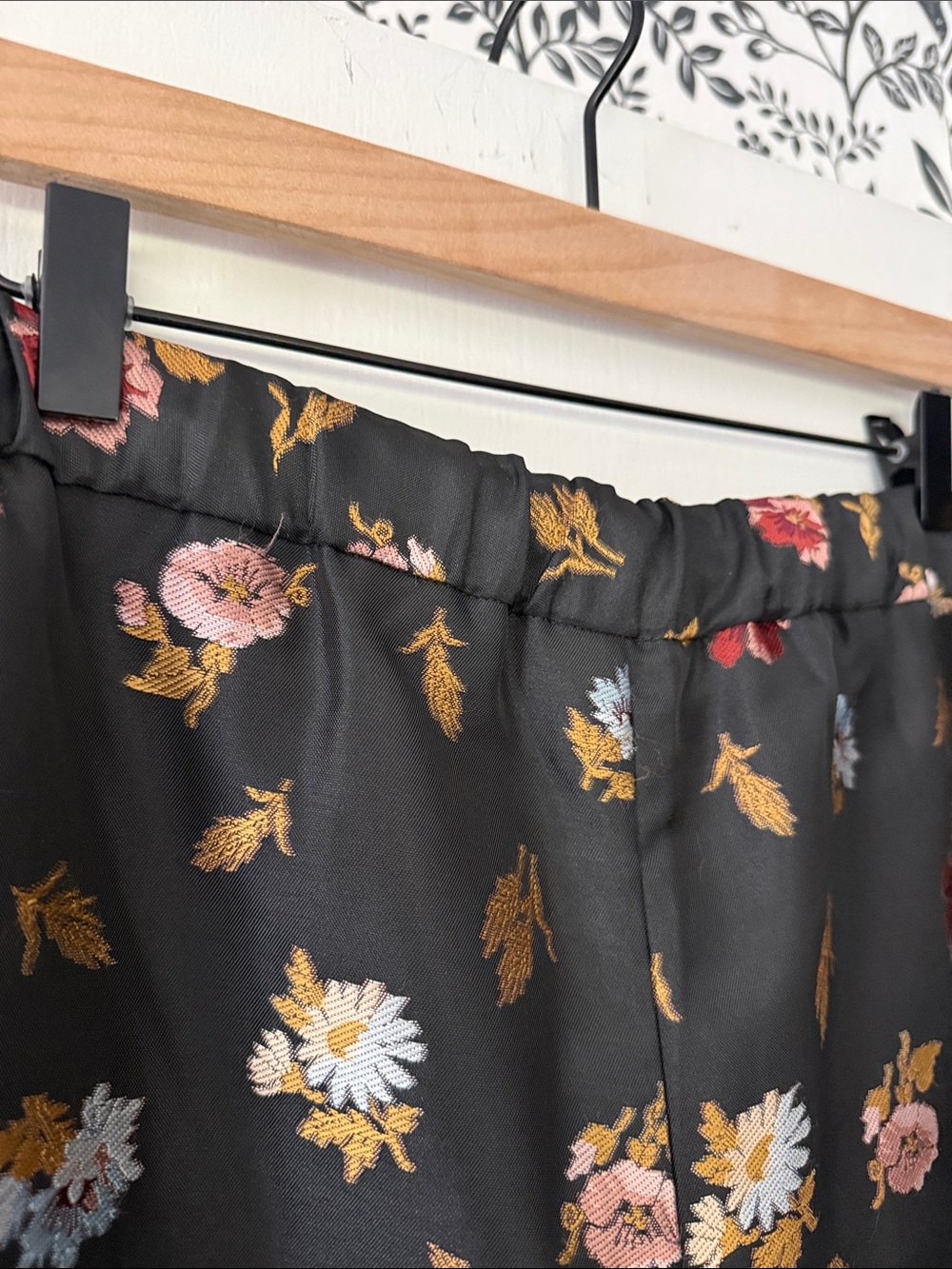 Maeve Black Cropped Wide-Leg Pants with Floral Print - Picture 3 of 3